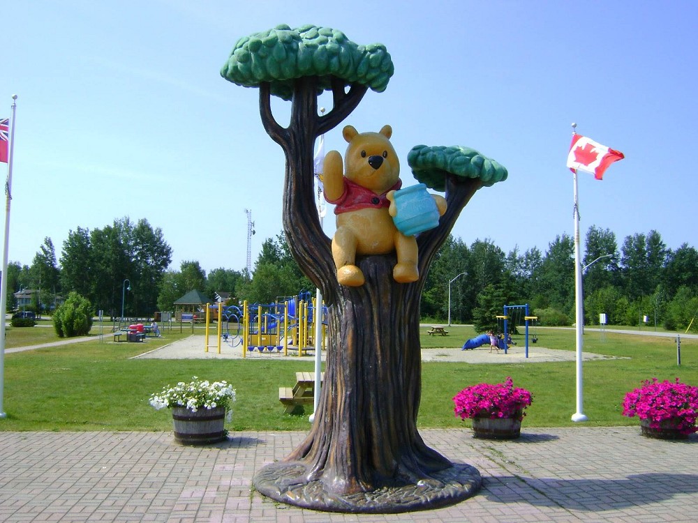 pooh-statue